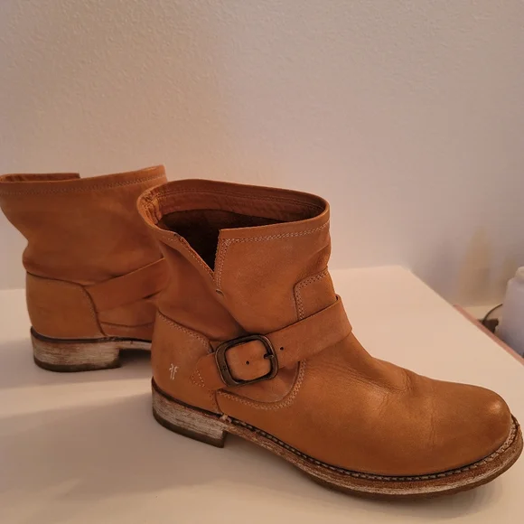 Frye Veronica Bootie 7.5 - Picture 3 of 4